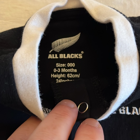 0-3M New Zealand All Blacks rugby romper - Picture 4 of 4